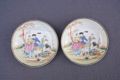 Deux tasses et soucoupes en porcelaine de Chine famille rose &agrave; sujet europ&eacute;en, Qianlong